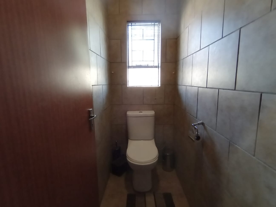 6 Bedroom Property for Sale in Vredefort Free State